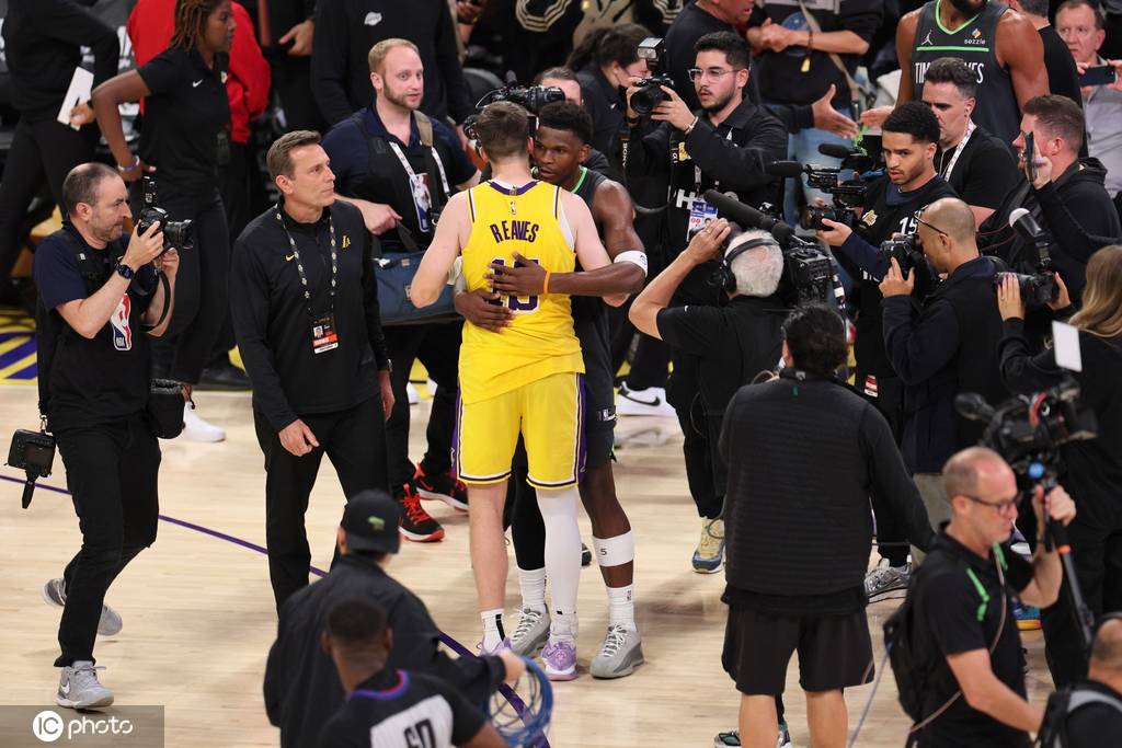 里夫斯拒湖人4年8920万美元顶薪续约 明夏谋求更大合同